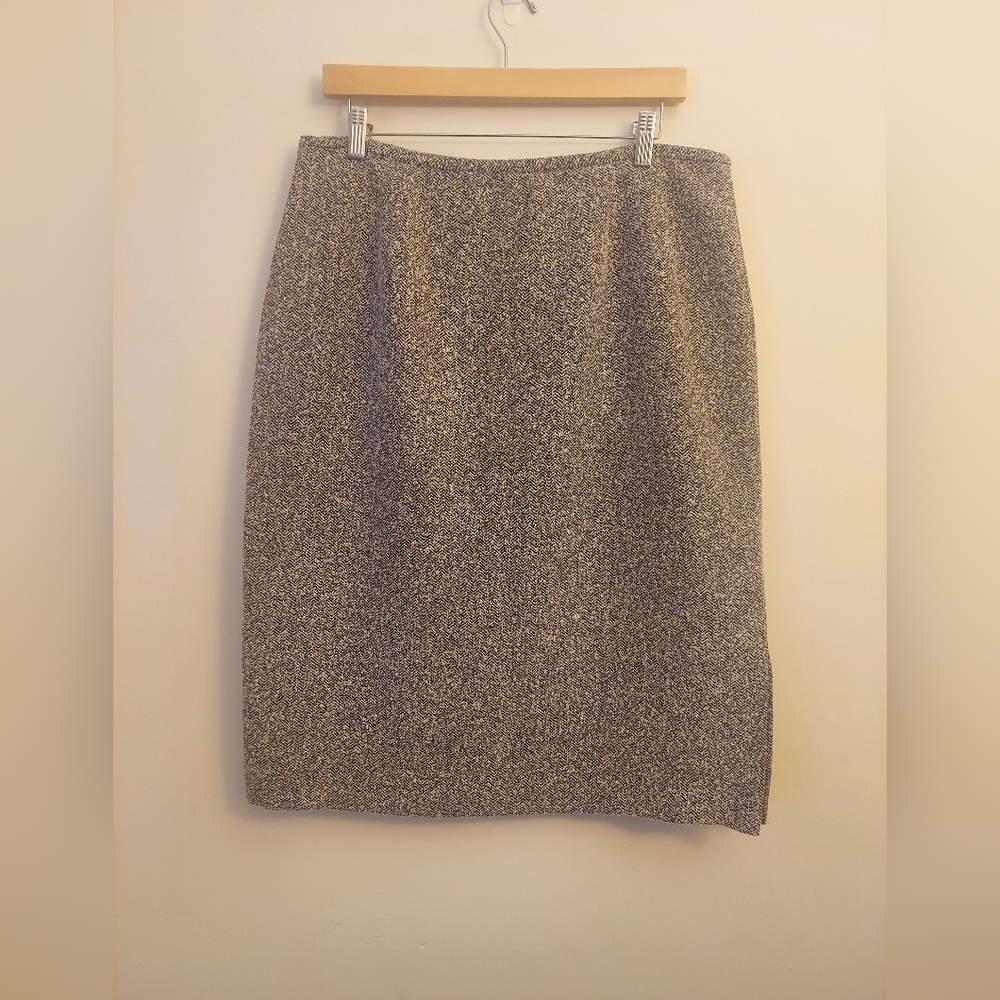 Elegant Gray Skirt